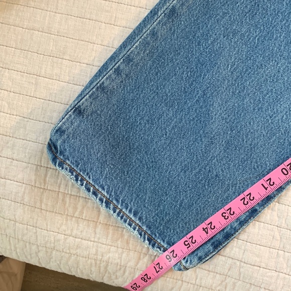 NWT Levi’s premium ribcage straight ankle distressed med wash 28” - Picture 16 of 16